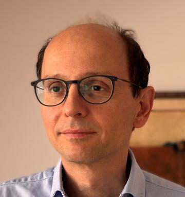 Headshot of Thomas Leoni