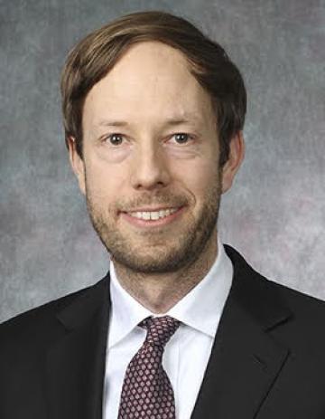 Headshot of Raphael Schoenle